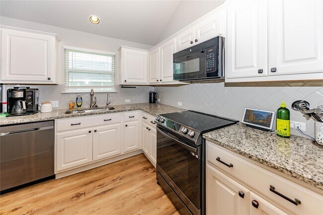 Building Photo - 303 Schuylerville Dr