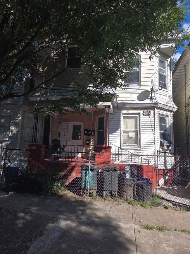 Primary Photo - 239 N 5th St