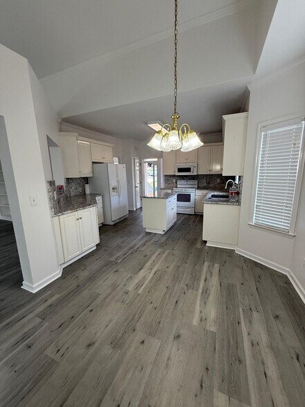 Building Photo - 297 High Chaparral Dr