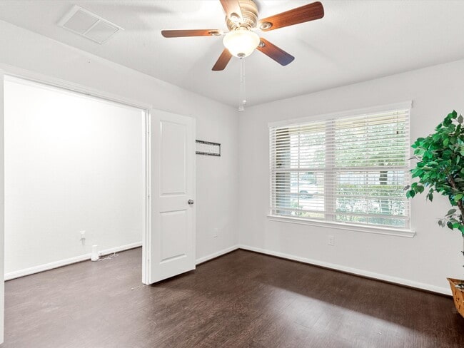 Building Photo - 23827 Pennington Hills Dr