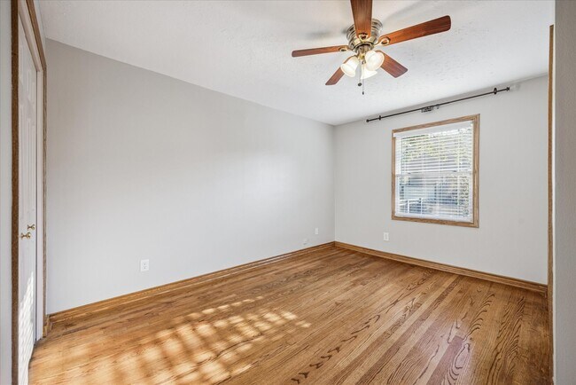 Building Photo - 836 Aurora St