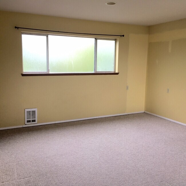 Building Photo - $4900 / 6br - University/ Wallingford House! 6BR/3BTH