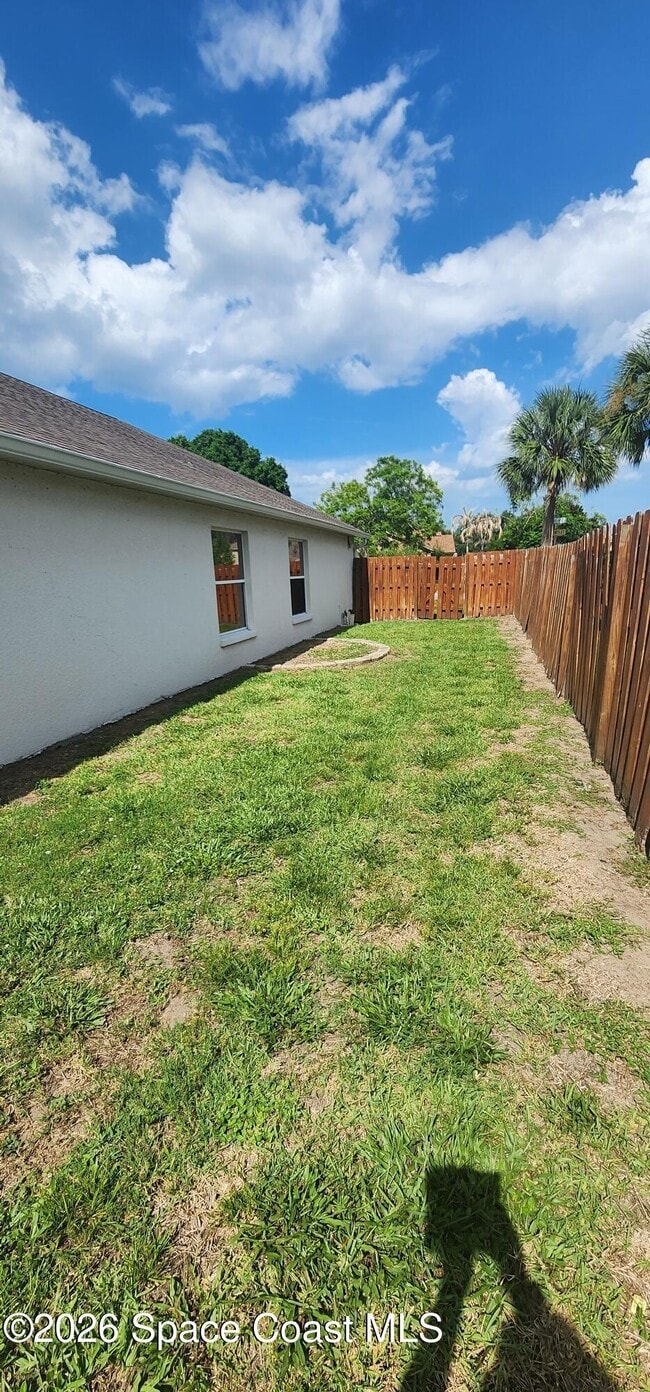 Building Photo - 3800 Sunbeam Ct