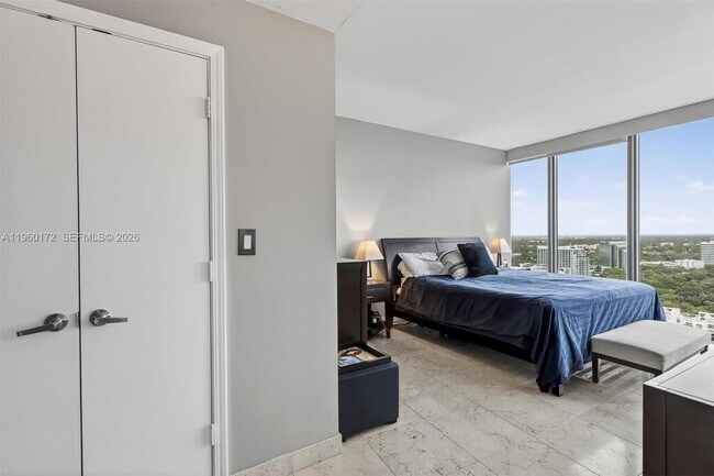 Building Photo - 601 NE 36th St