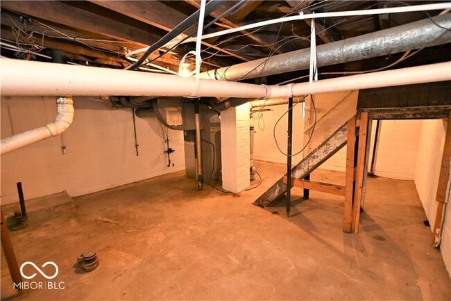 Building Photo - 1417 E Bradbury Ave