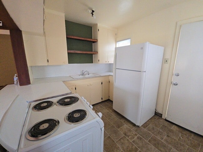 Building Photo - Price reduced! 1BR/1BA house on Henderson St. in Eureka!