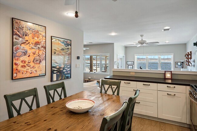 Building Photo - 2 Riverview Pl