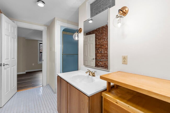 Building Photo - 1015 Ann Ave