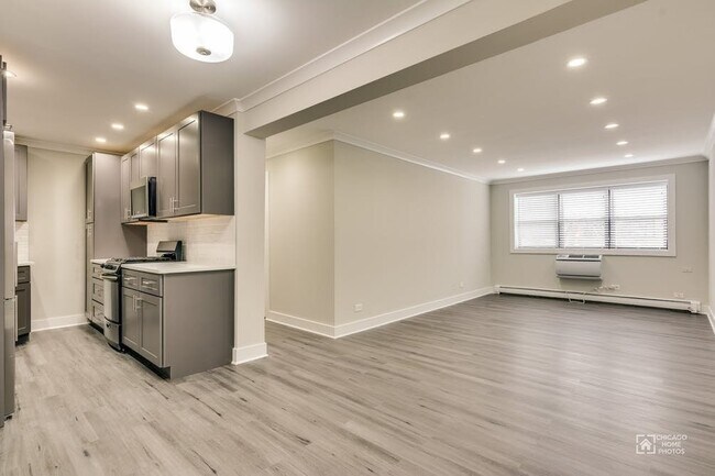 Living Room - 452 W. Aldine
