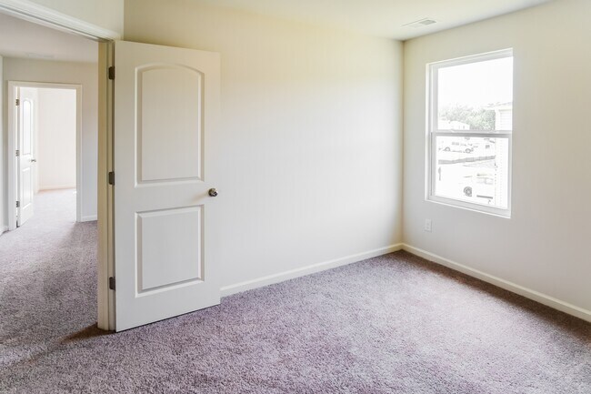 Building Photo - 4112 Lake Russell Dr