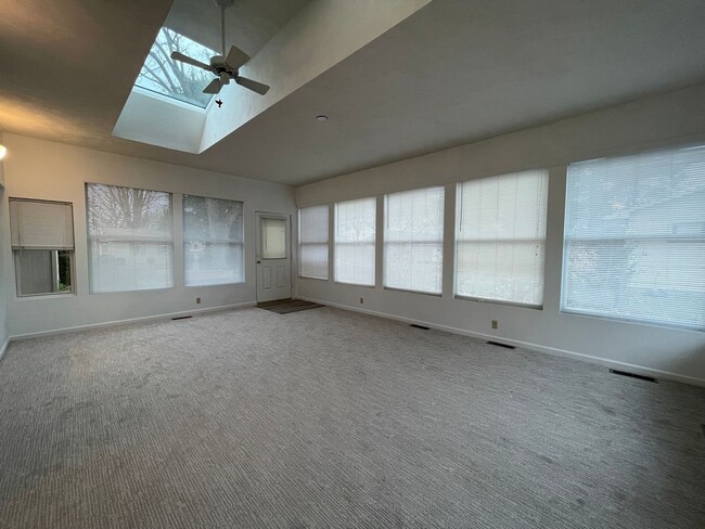 Building Photo - Three Bedroom Home in Richland