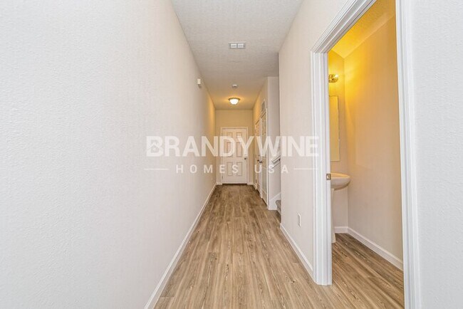 Building Photo - 509 Narnia Ct