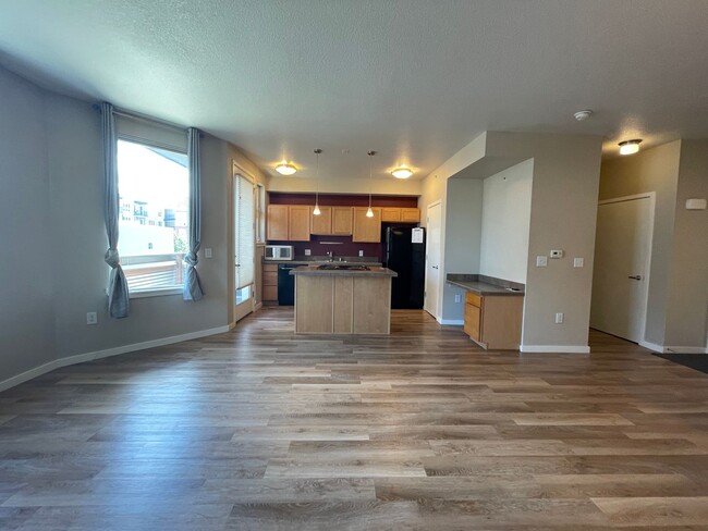 Building Photo - 2 Bedroom Luxury Condo at Landmark Lofts, ...