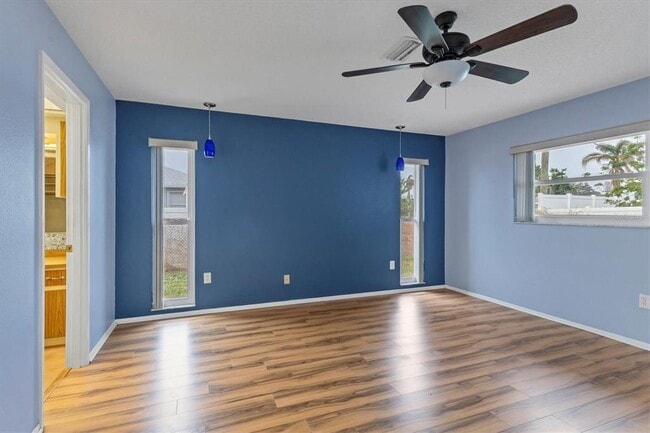 Building Photo - 5221 Lemon Bay Dr