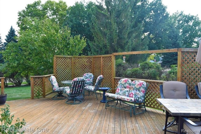 Building Photo - 5841 Ruby Dr