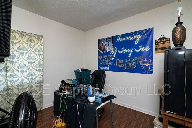 Building Photo - 5300 Wonder Dr