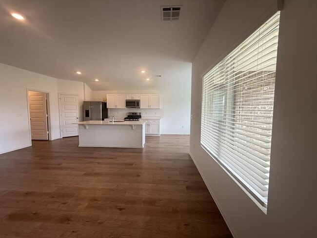 Building Photo - 16213 Maroon Dr