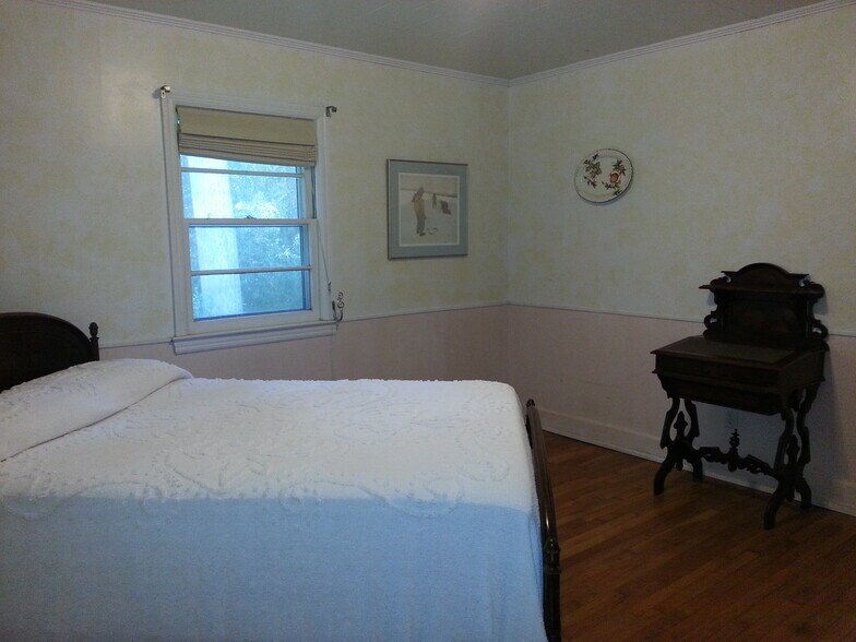 Primary Photo - 223 Barclay Road