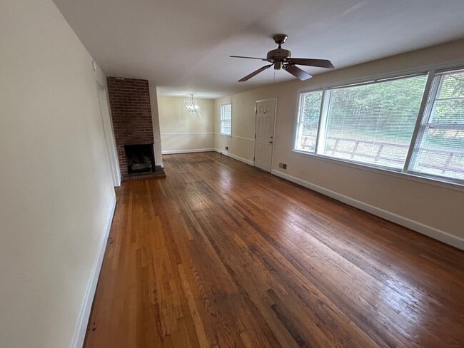 Building Photo - 4534 Oakwood Dr