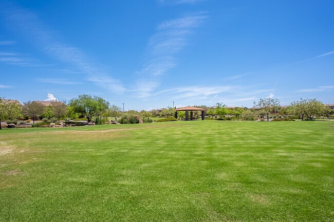 Building Photo - Stunning home with pool ready for move in