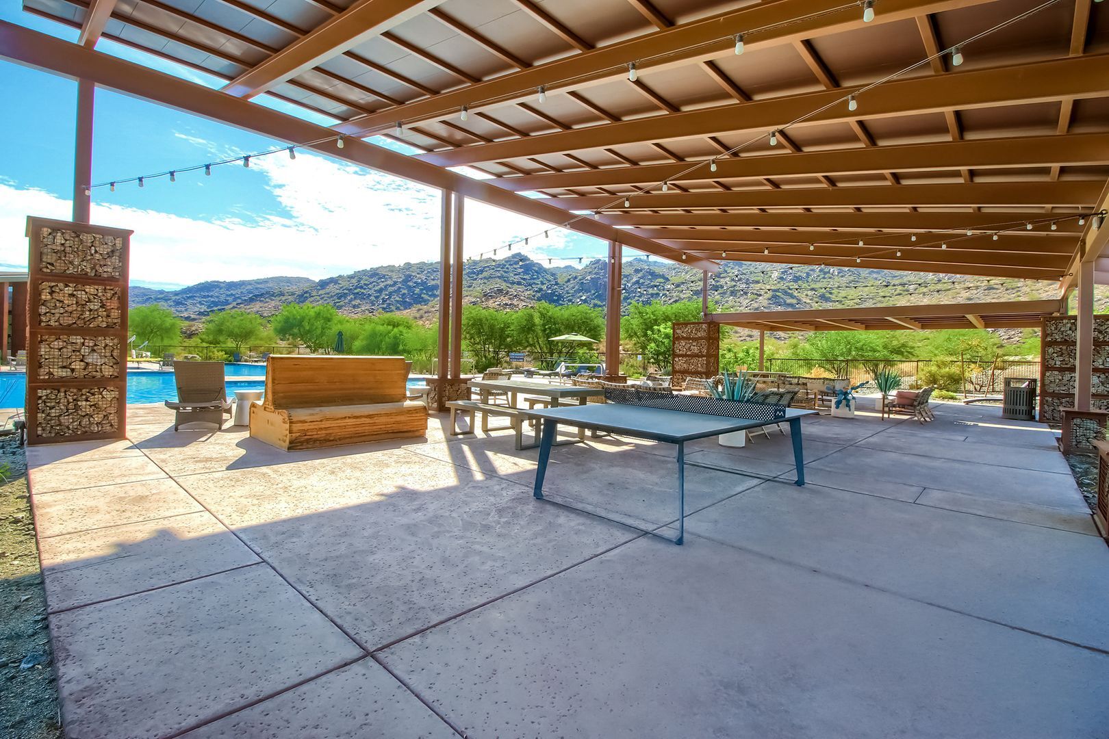 Building Photo - 1005 E Paseo Way
