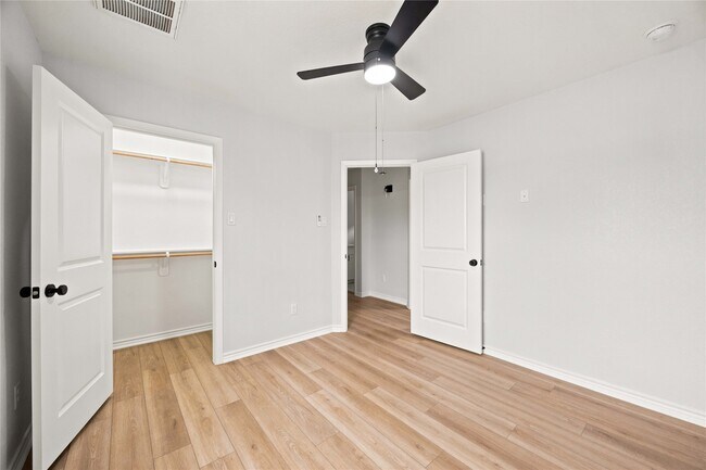 Building Photo - 2024 Hampton St