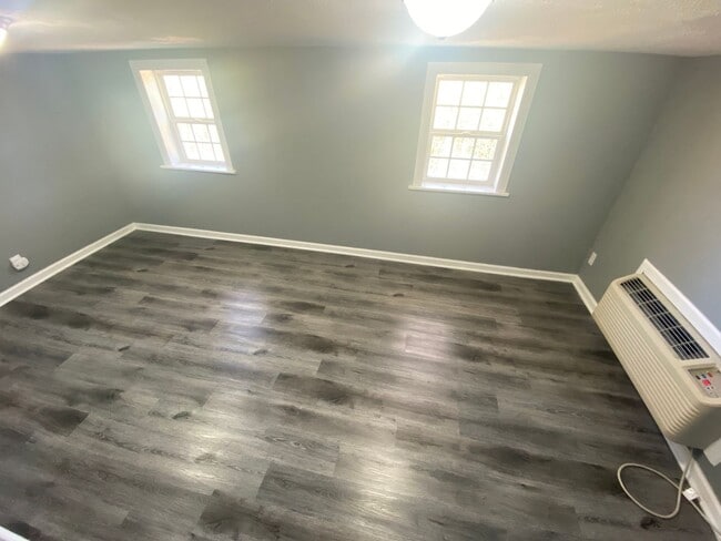 Building Photo - FOR LEASE - 3 BEDS, 2 BATH, 1160sqft - Laf...
