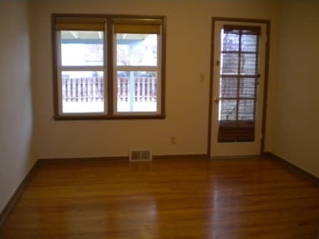 Building Photo - SPACIOUS single family home with double ga...