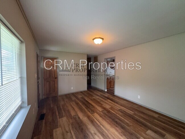 Building Photo - 212 Southlea Dr