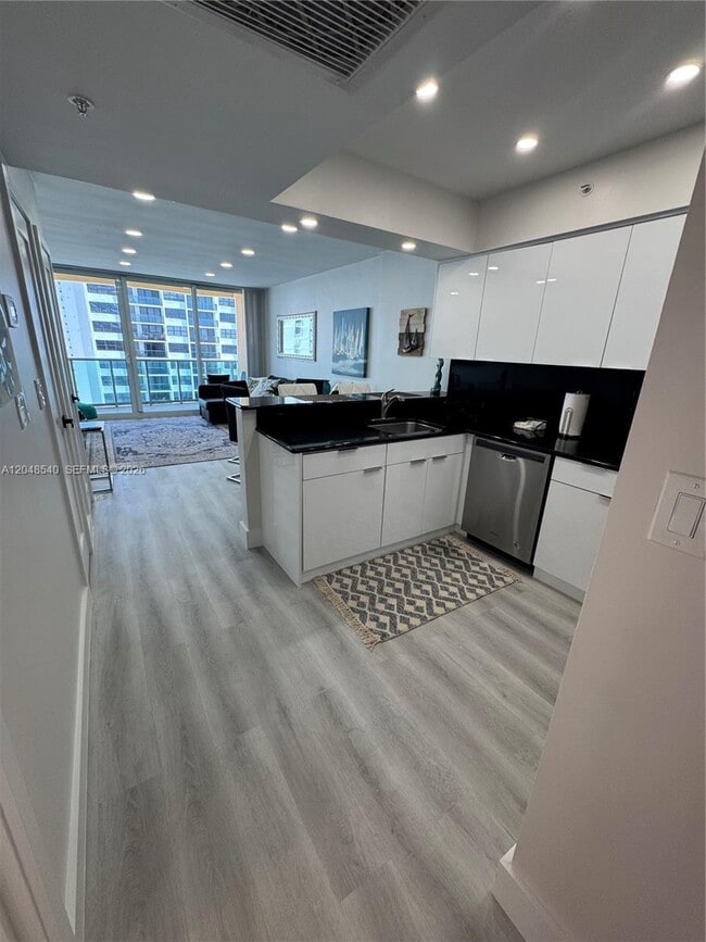 Building Photo - 2501 S Ocean Dr