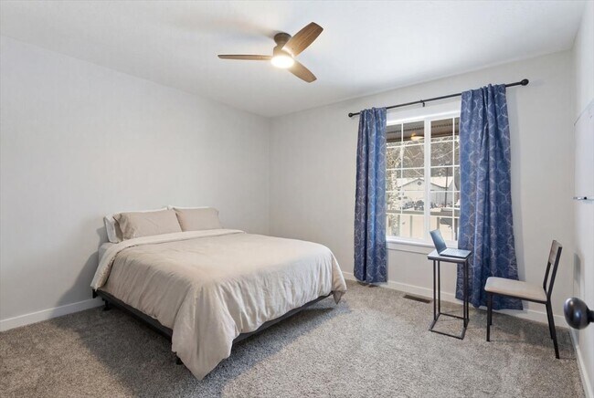 Building Photo - 6743 Kamloops Dr