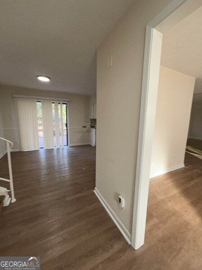 Building Photo - 463 Rock Meadow Dr