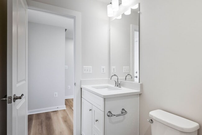 Building Photo - 1017 Venifena Terrace SE