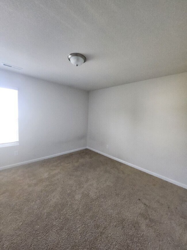 Building Photo - Beautiful End Unit in Paw Creek Village