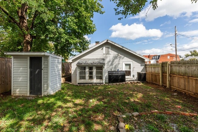 Building Photo - 2 Bed, 1 Bath Rancher in Charles Town, WV