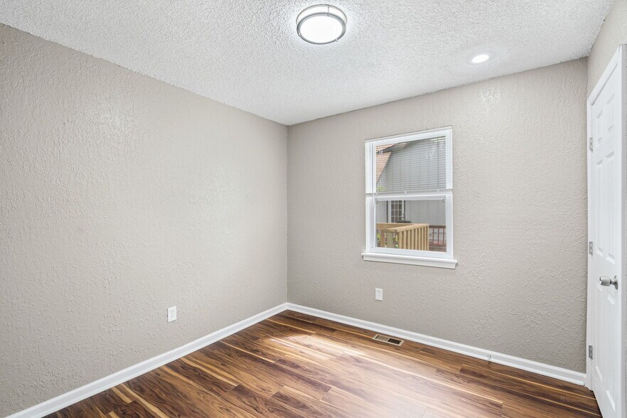 Building Photo - 2826 S 55th St