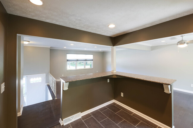Building Photo - Renovated Singe Family Bi-Level near South...