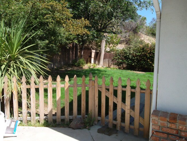 Building Photo - 3751 Stone Canyon Ave