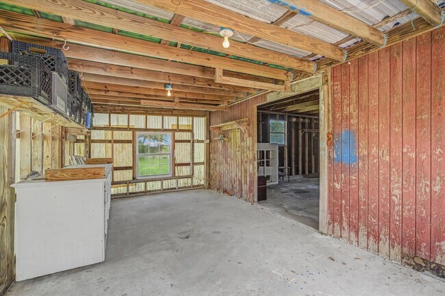 Building Photo - 827 Pickney Ave