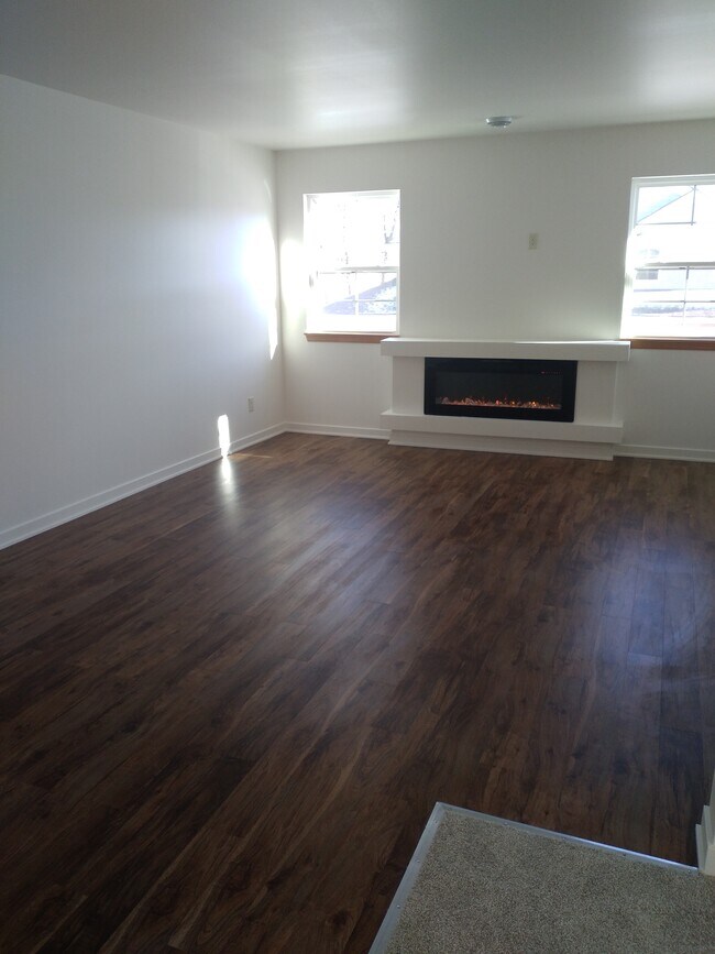 Building Photo - 2749 Hidden Dr