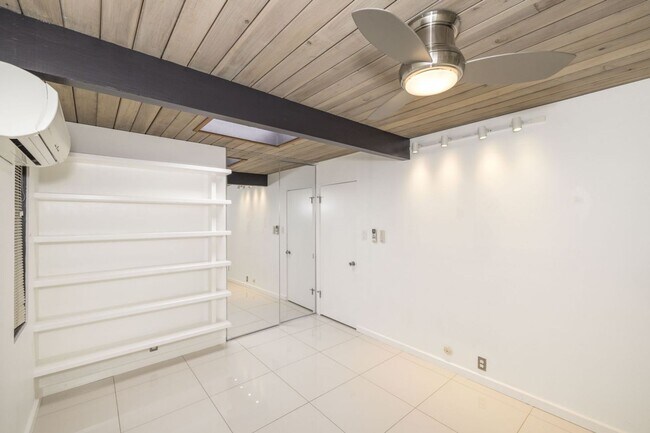 Building Photo - Charming Eichler in Super Desirable Community Center!