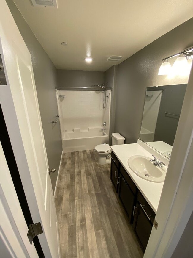 Building Photo - Beautiful home in desirable neighborhood for rent in Visalia CA