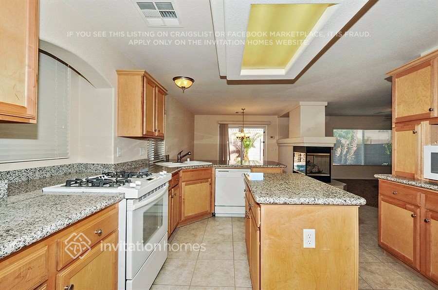 Building Photo - 7544 Slipstream St