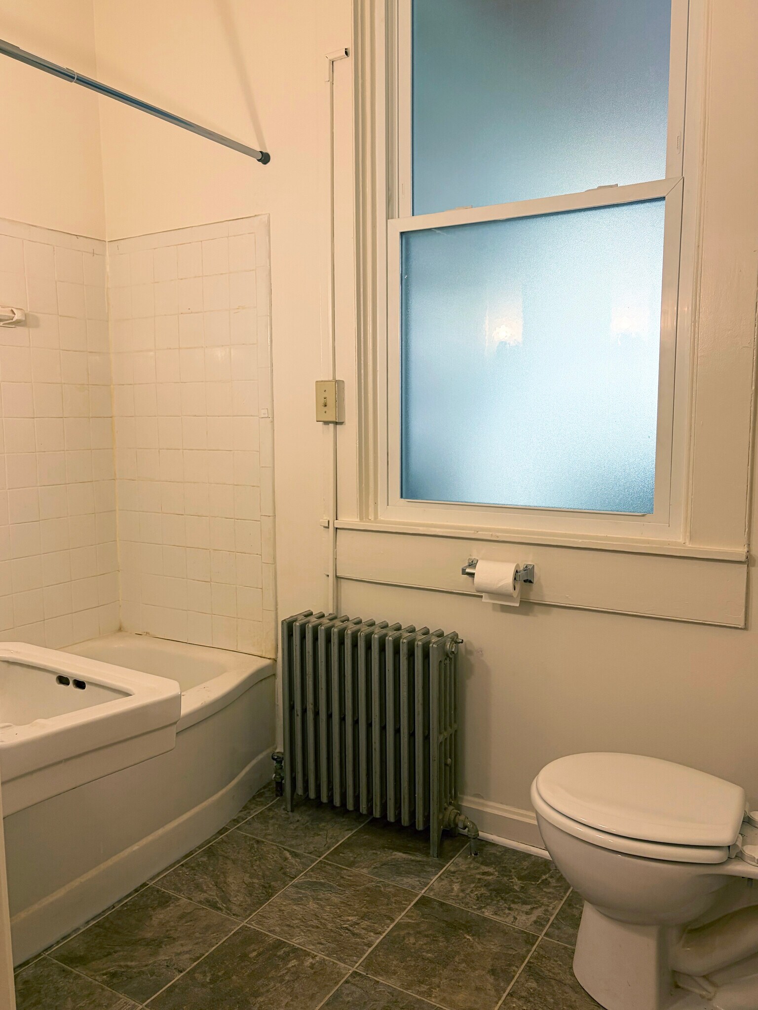 Building Photo - 19 W Main St