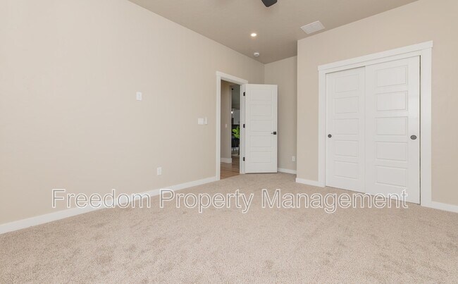 Building Photo - 2125 Oxon St