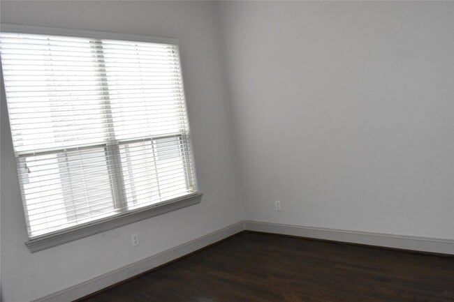 Building Photo - 2922 Leeland St