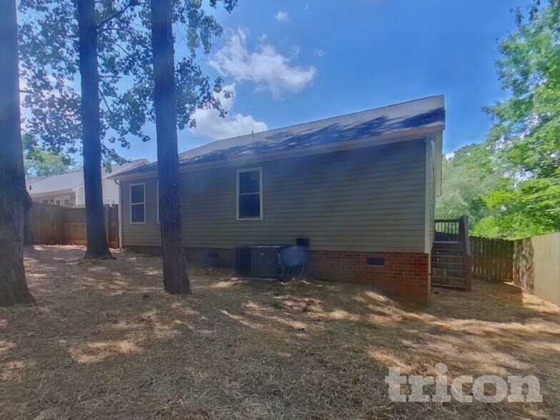 Building Photo - 142 Bradstone Rd
