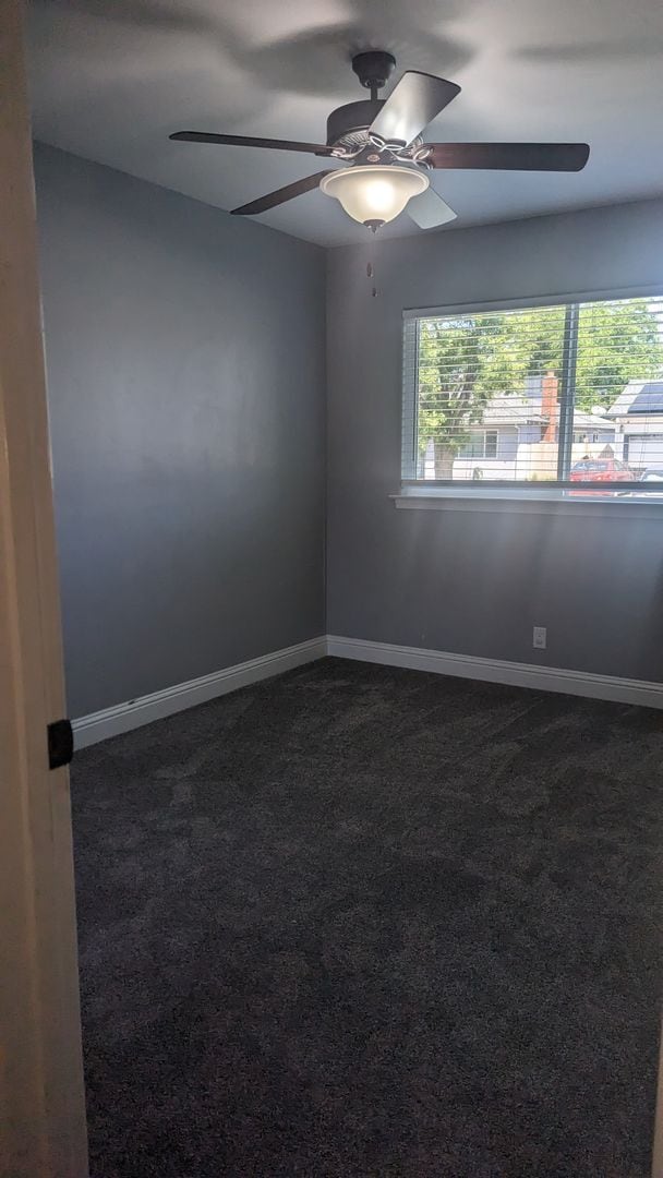 Building Photo - Spacious 3 Bedroom 2 Bath