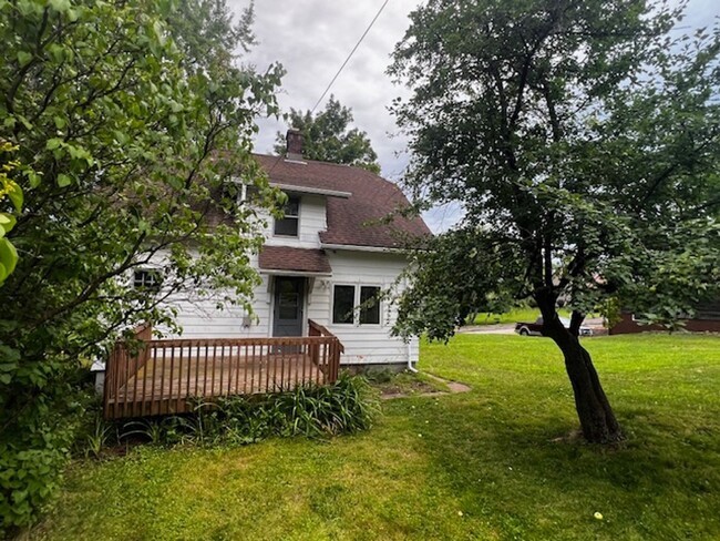 Building Photo - Duluth, MN - 2+ bed - 1 bath - Single Fami...