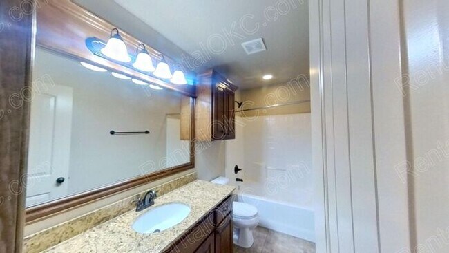 Building Photo - 3/2 plus office in gated SW neighborhood